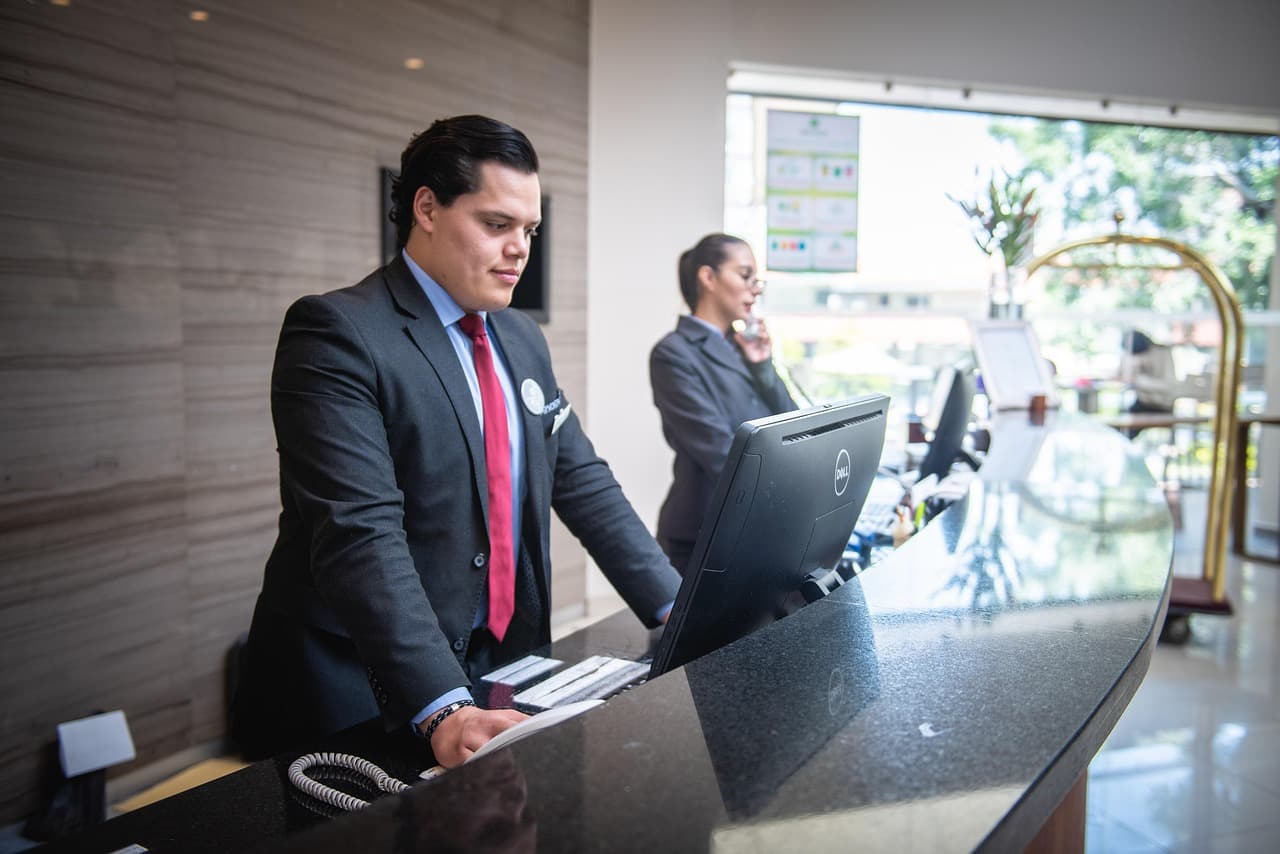 Receptionists & Supervisors